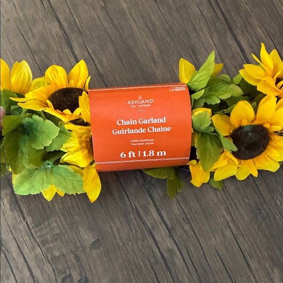 Ashland Other - Yellow Sunflower Garland